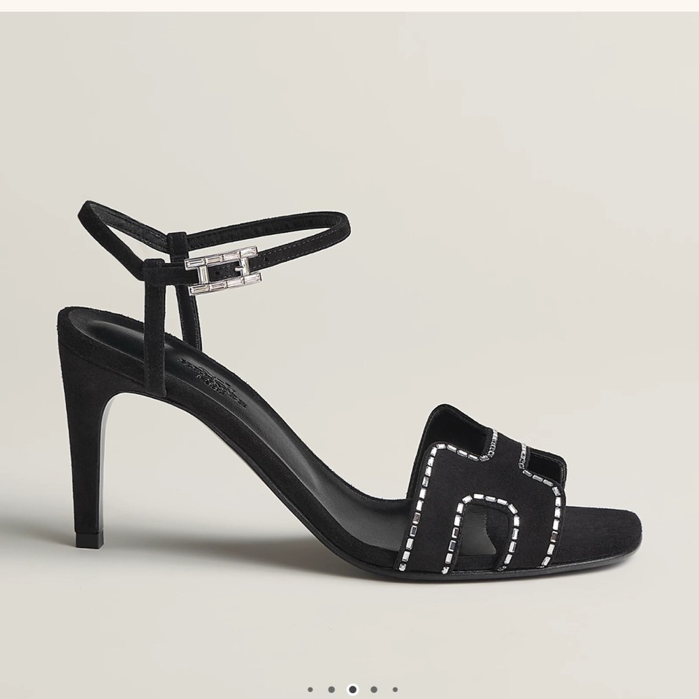Elegant Black Strappy Heels - Picture 2 of 16